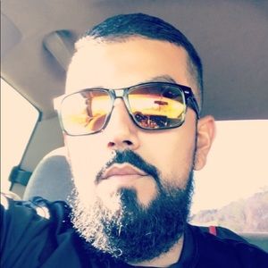 Meet your Posher, Carlos